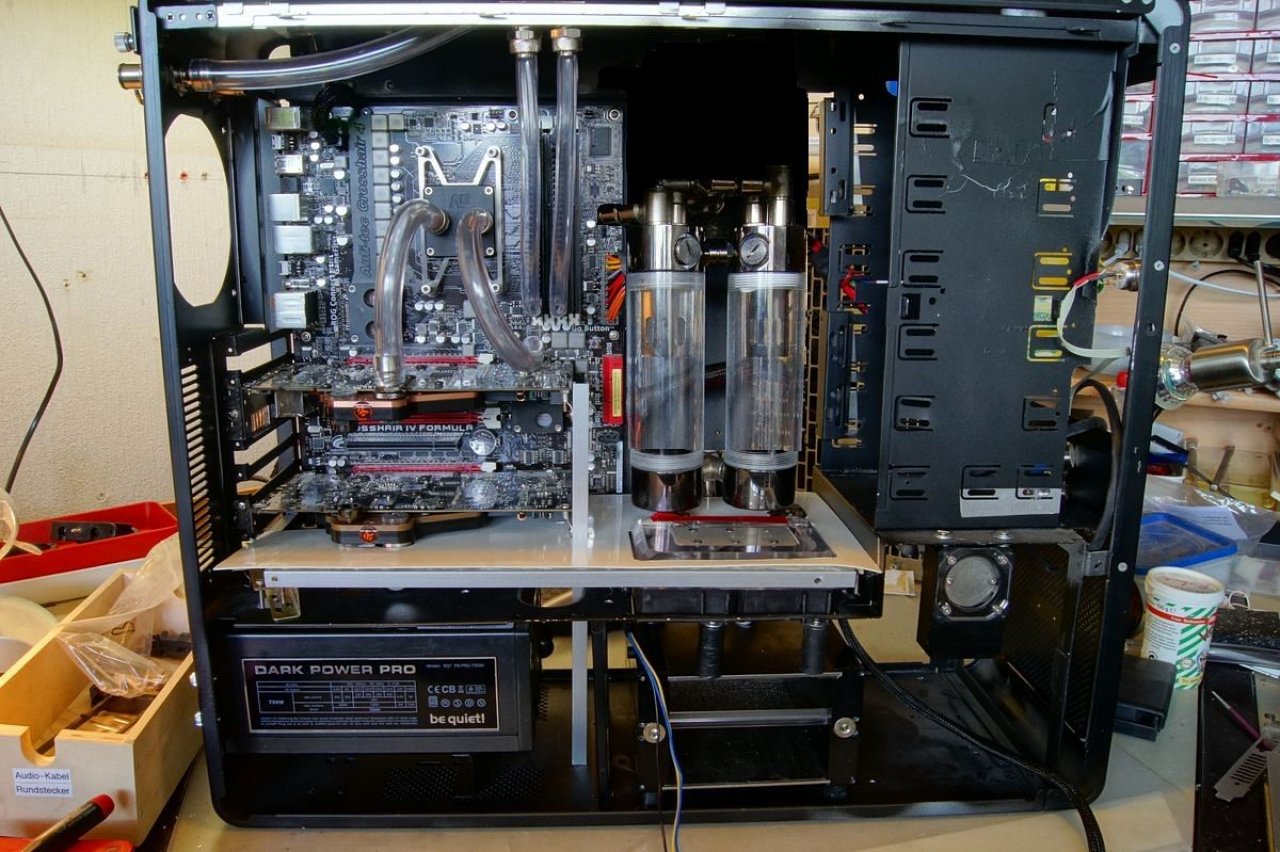 [15/07/2011] Schienenbruch-Casemod: Beleuchteter CPU-Wasserkühler, verkleinerte Grafikkarte und mehr sehenswerte Modifikationen (106)