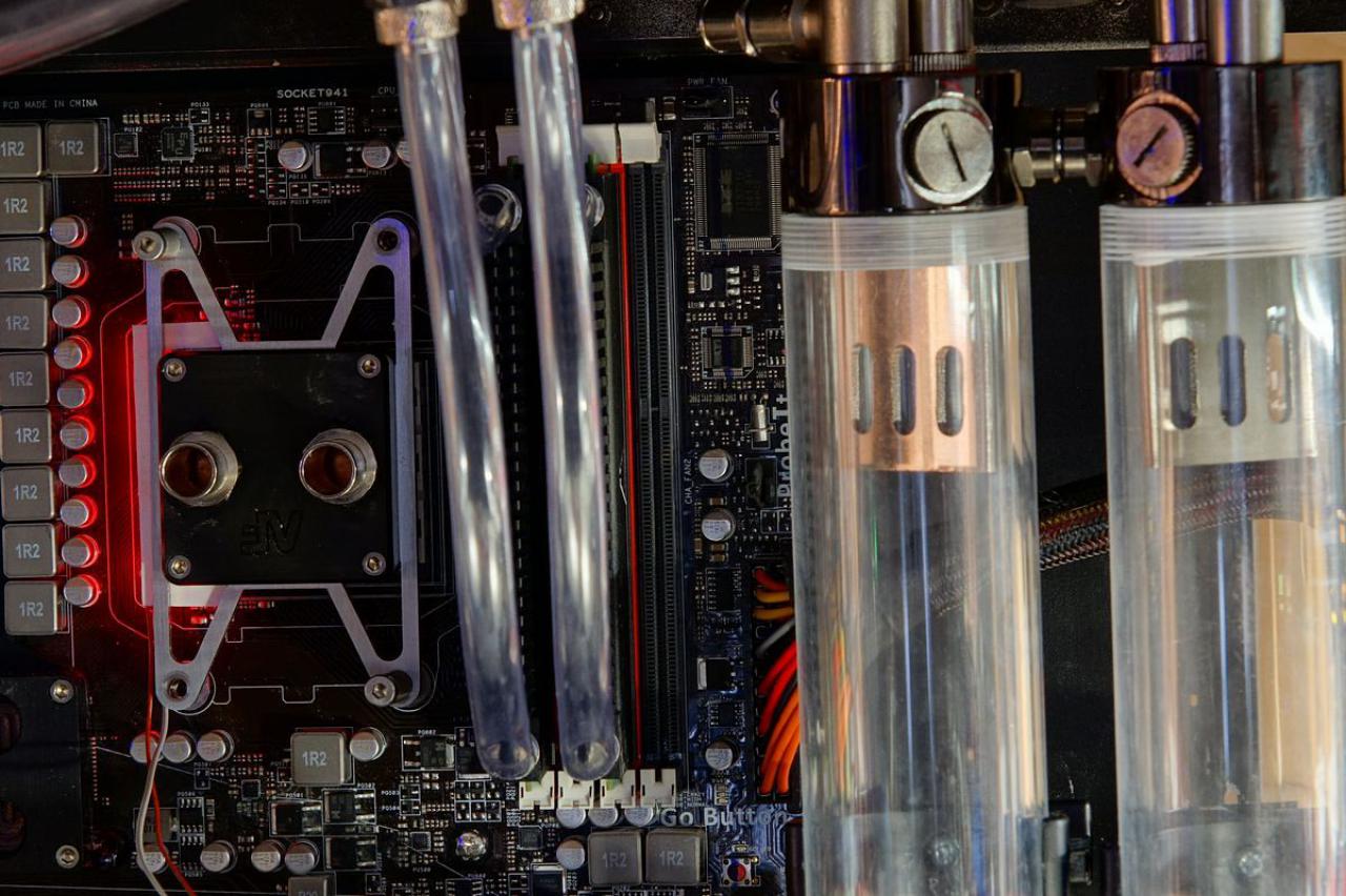 [15/07/2011] Schienenbruch-Casemod: Beleuchteter CPU-Wasserkühler, verkleinerte Grafikkarte und mehr sehenswerte Modifikationen (110)