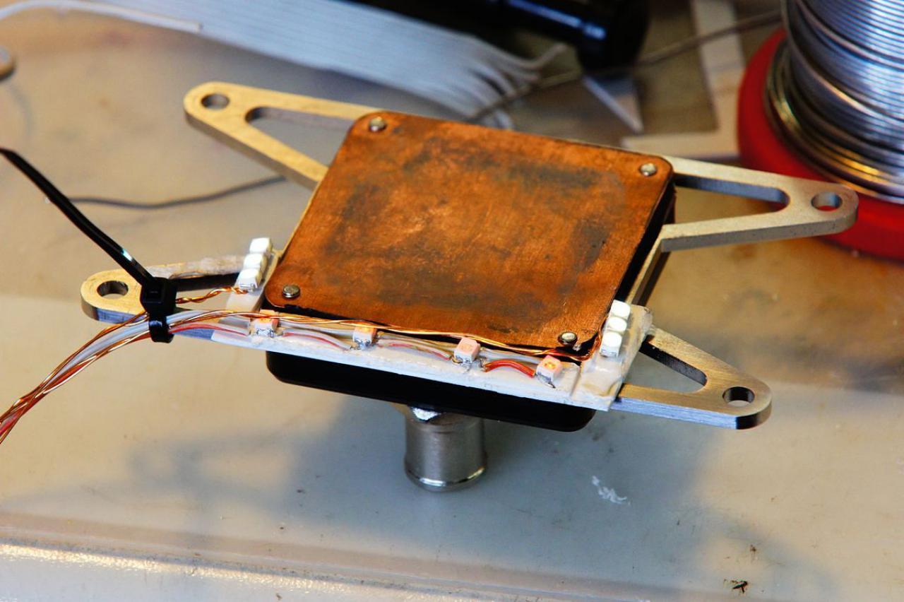 [15/07/2011] Schienenbruch-Casemod: Beleuchteter CPU-Wasserkühler, verkleinerte Grafikkarte und mehr sehenswerte Modifikationen (111)