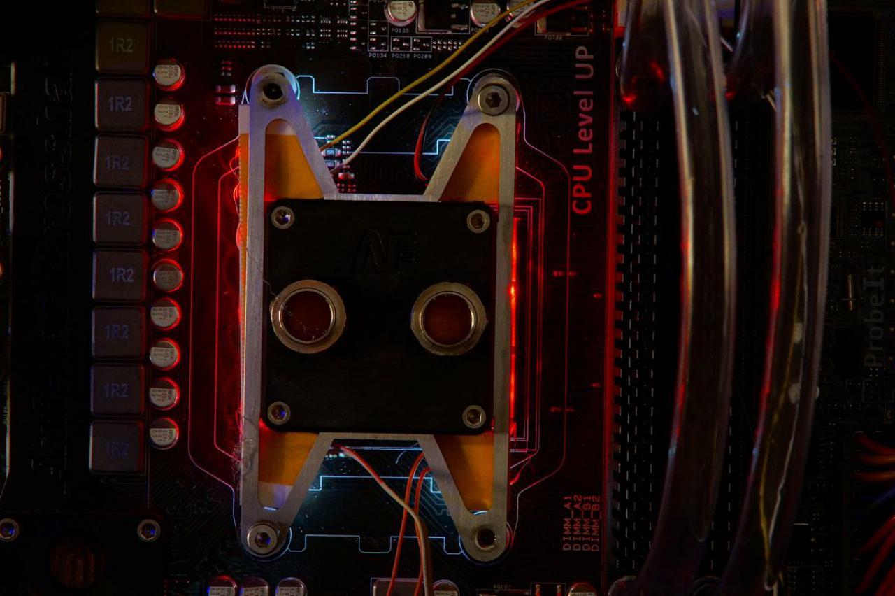 [15/07/2011] Schienenbruch-Casemod: Beleuchteter CPU-Wasserkühler, verkleinerte Grafikkarte und mehr sehenswerte Modifikationen (120)