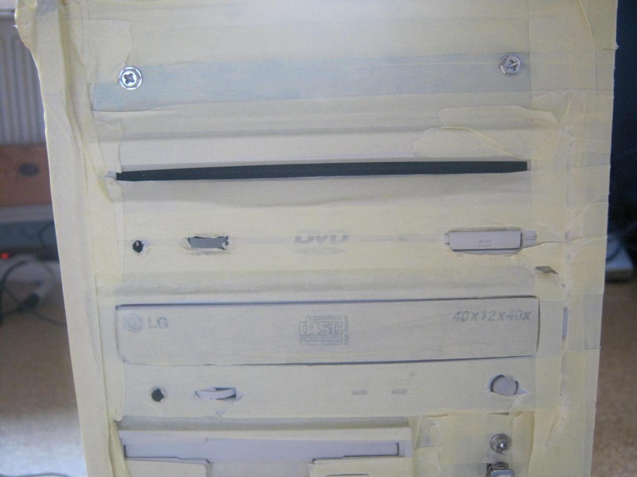 [11/08/2011] Casemod der anderen Art: Quick 'n' Dirty Kreppband-Casemod (2)