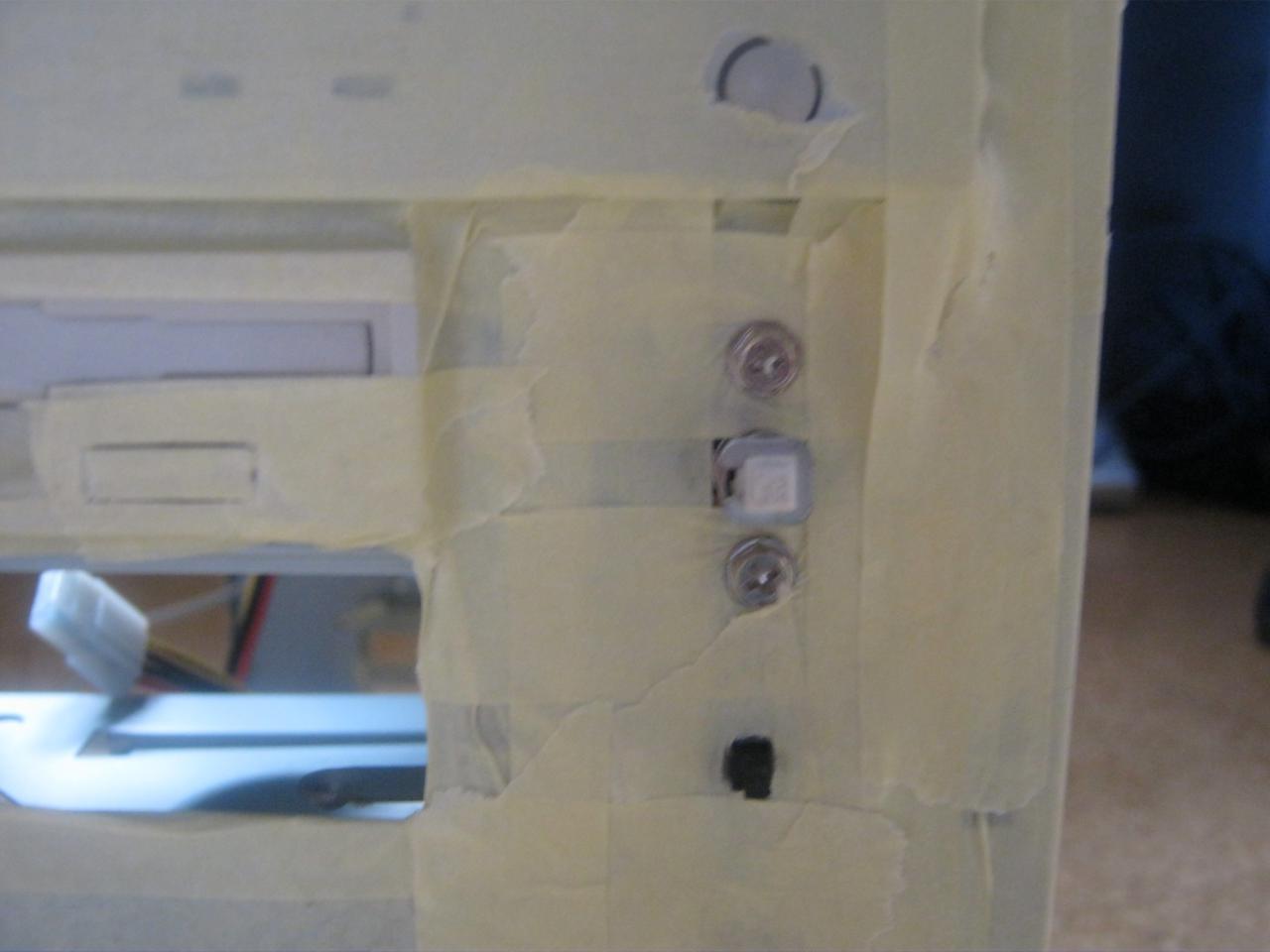 [11/08/2011] Casemod der anderen Art: Quick 'n' Dirty Kreppband-Casemod (8)