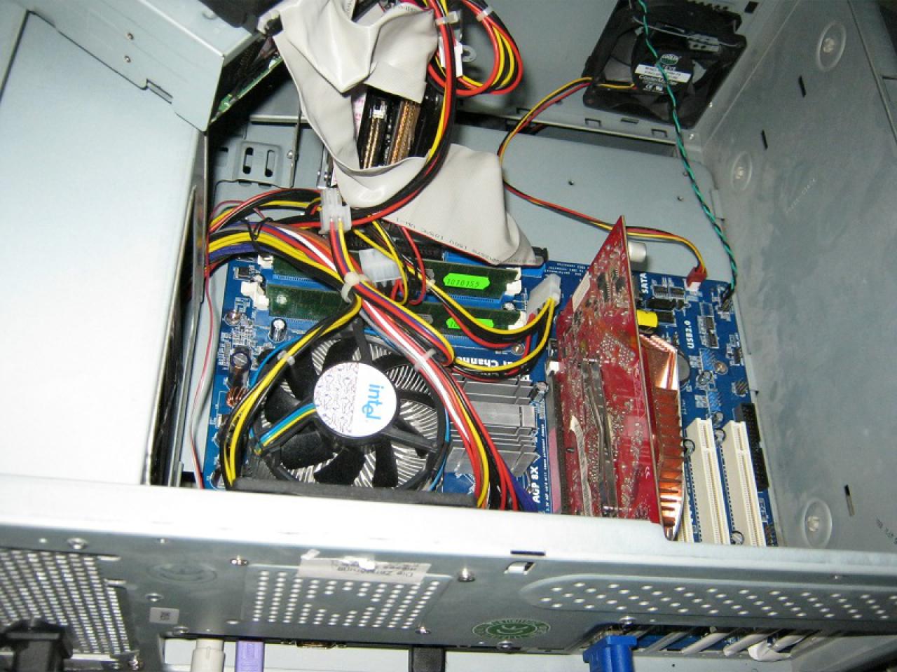 [11/08/2011] Casemod der anderen Art: Quick 'n' Dirty Kreppband-Casemod (14)