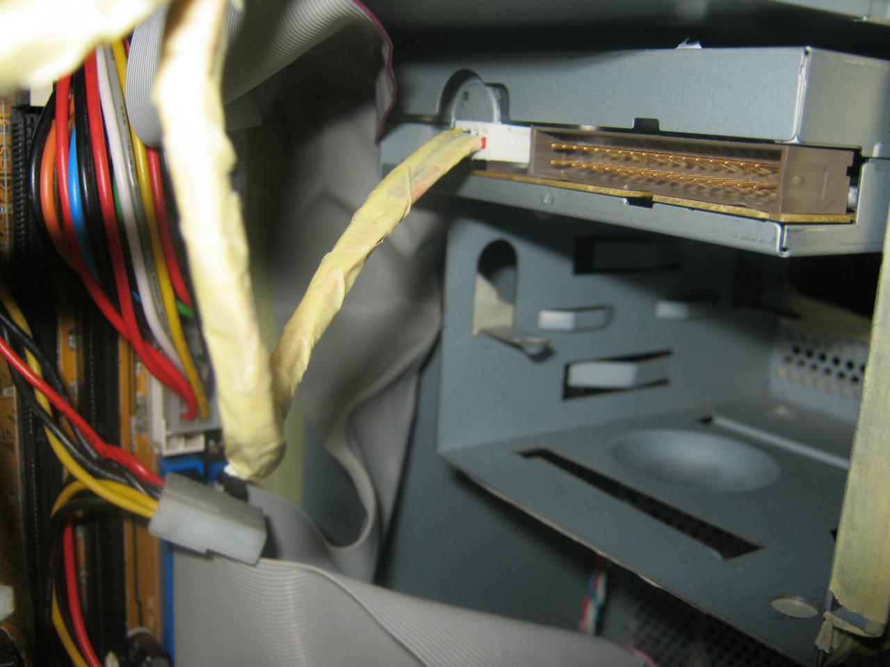 [11/08/2011] Casemod der anderen Art: Quick 'n' Dirty Kreppband-Casemod (36)