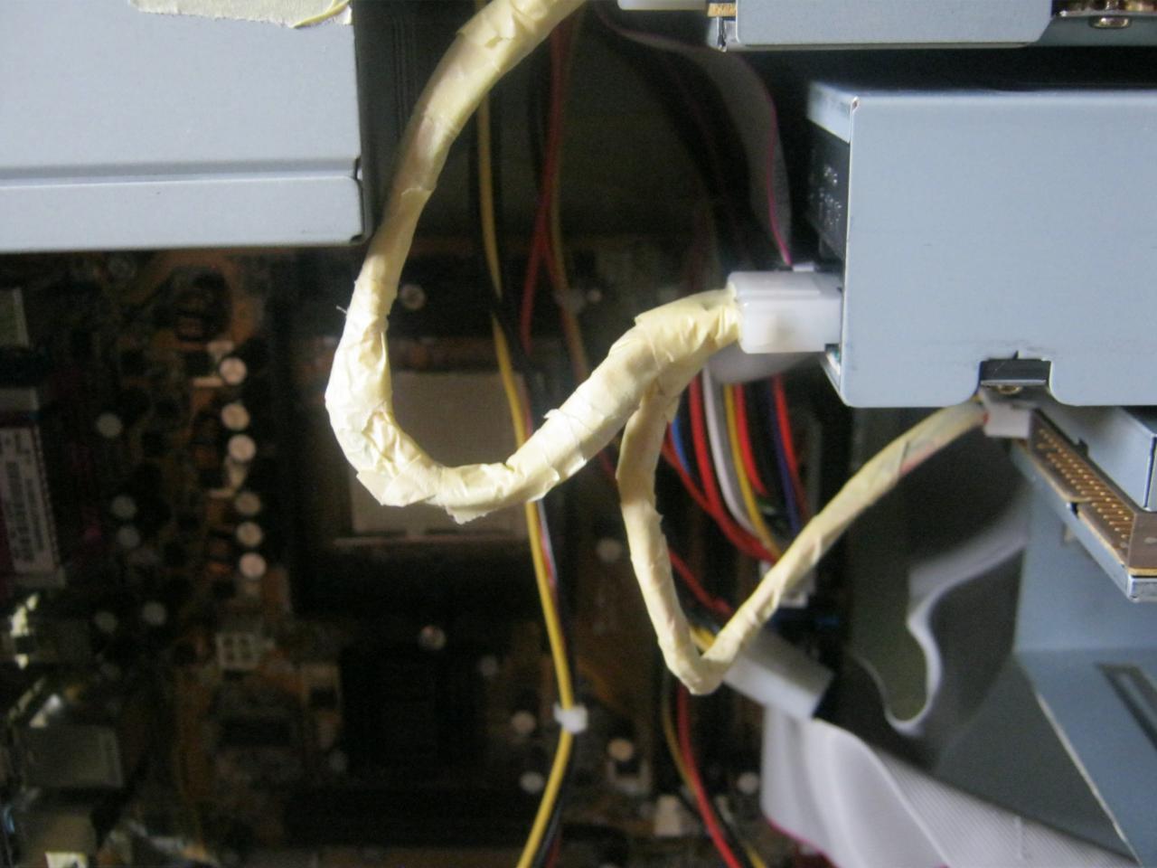 [11/08/2011] Casemod der anderen Art: Quick 'n' Dirty Kreppband-Casemod (39)