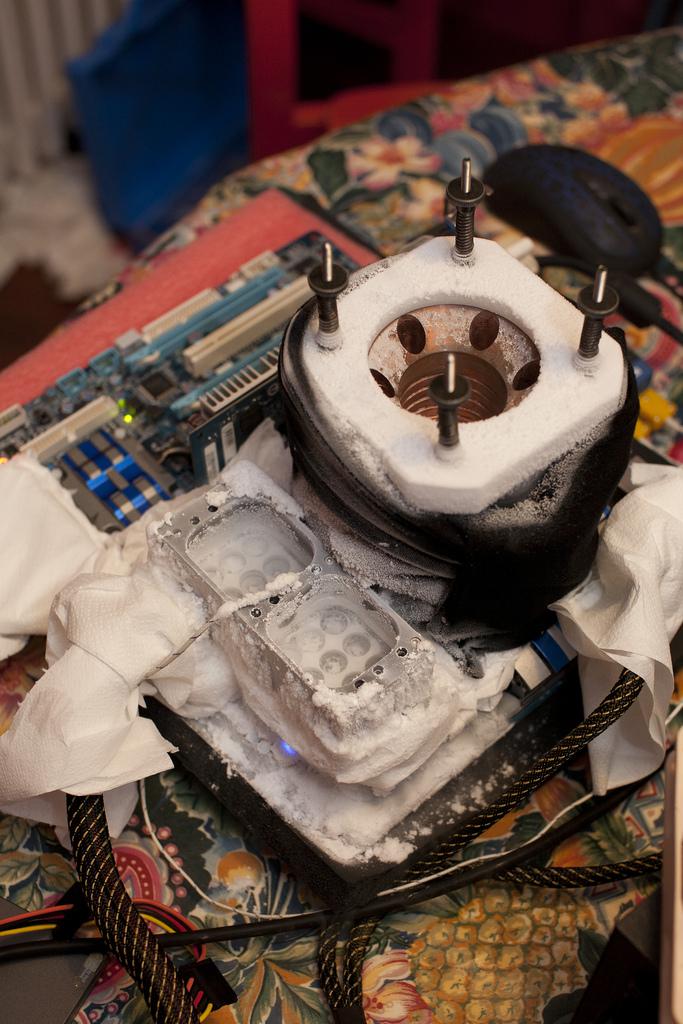 [03/08/2011] RAM: Weltrekord mit zwei HyperX-Modulen von Kinston gebrochen (13)