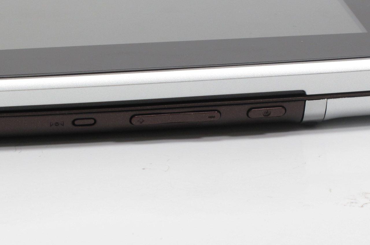 [31/08/2011] Asus Eee Pad Slider SL101: Einschalter und Lautstärkeregelung