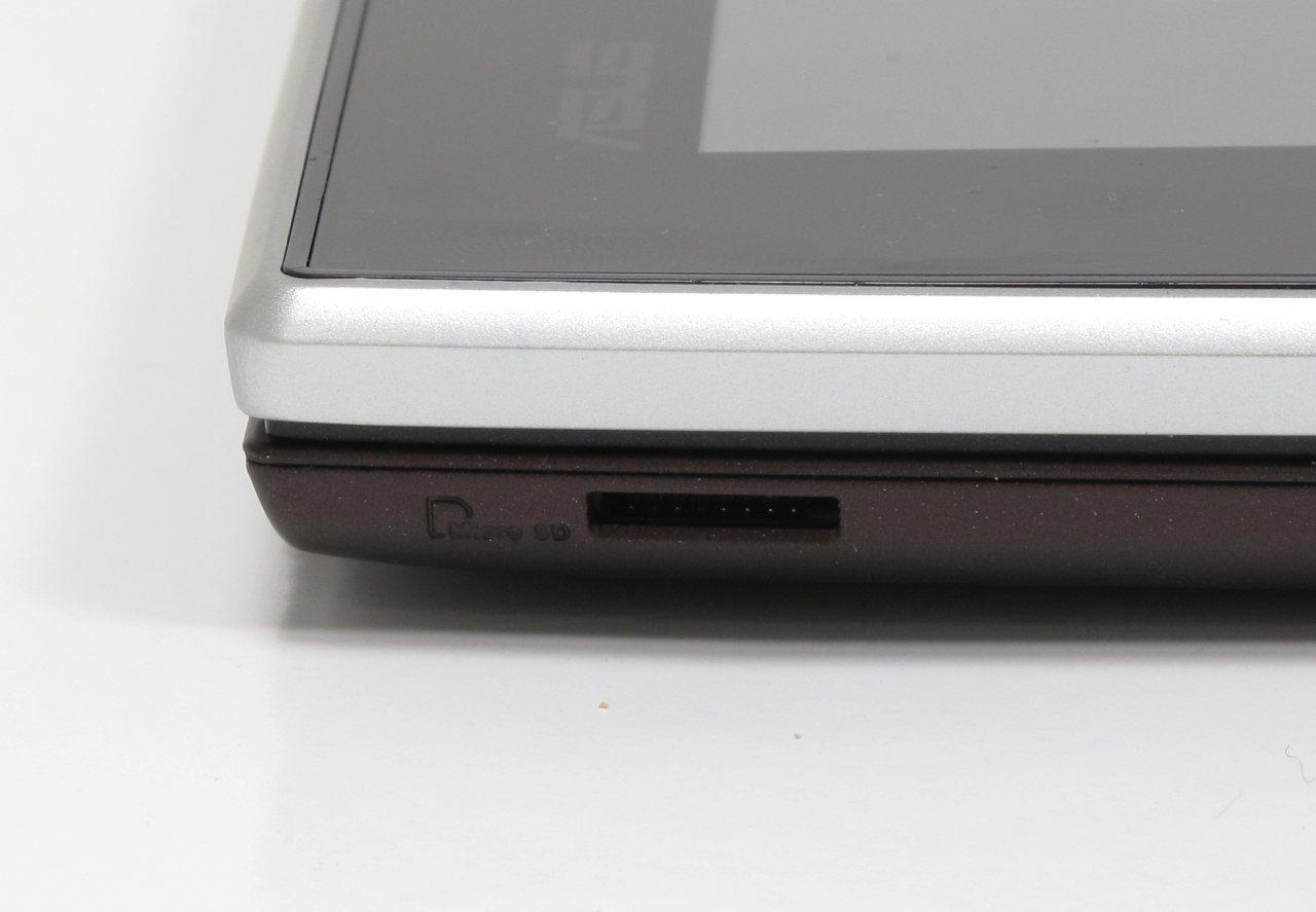 [31/08/2011] Asus Eee Pad Slider SL101: Mikro-SD-Karten-Slot