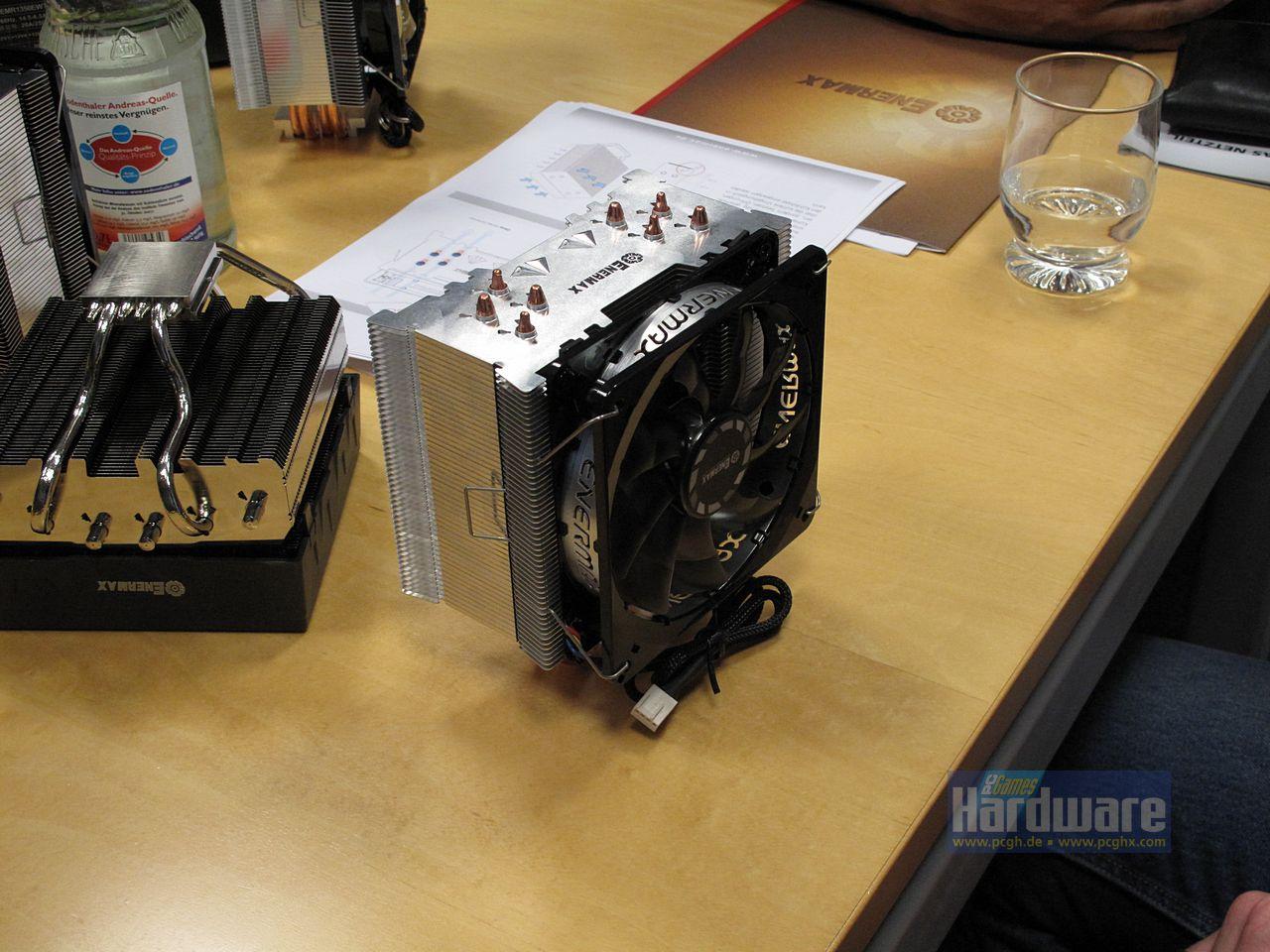 [04/08/2011] Enermax besuchte die Redaktion am 3. August und zeigte die neuen CPU-Kühler (2)