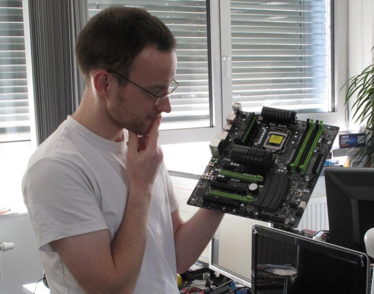 [26/08/2011] Daniel ist nicht so begeistert vom Design des neuen Gigabyte-Mainboards. 