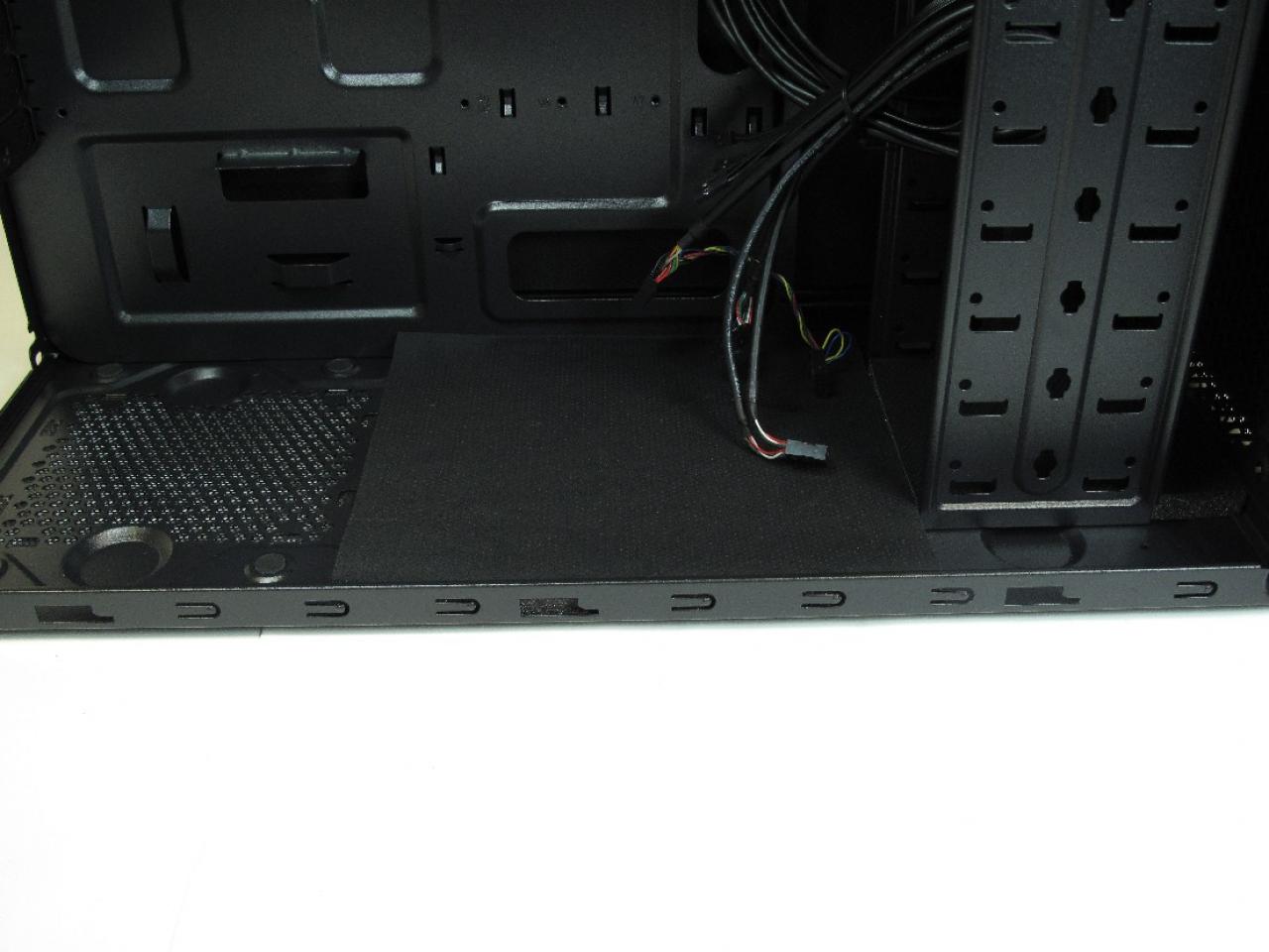 [03/08/2011] Bitfenix Shinobi Core silent 03