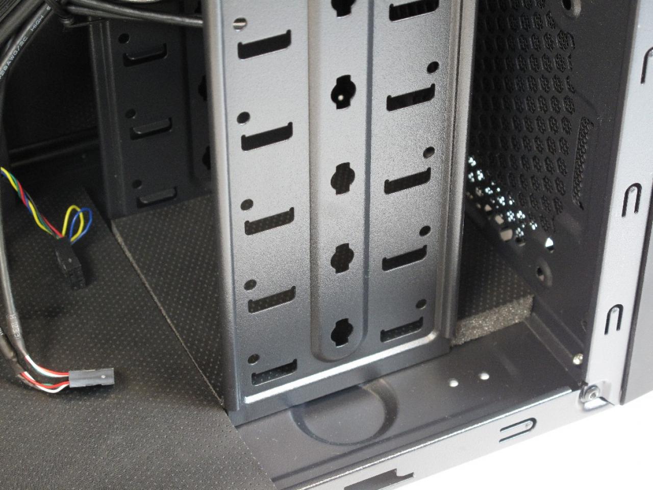 [03/08/2011] Bitfenix Shinobi Core silent 05