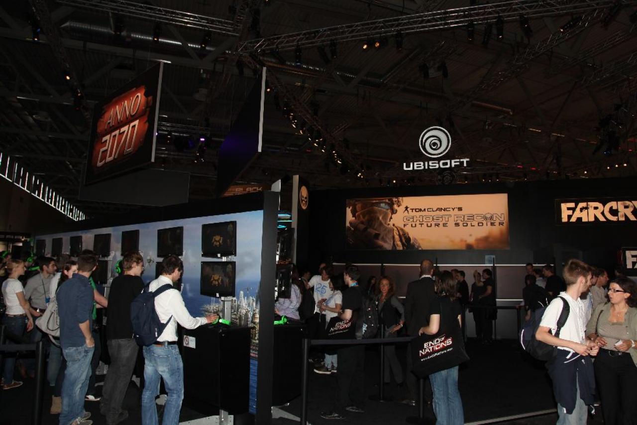 [17/08/2011] Gamescom 2011: Neue Impressionen aus den Hallen plus Booth Babes (28)