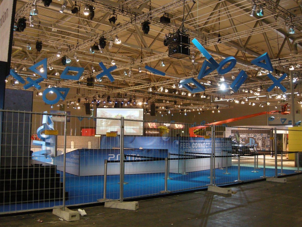 [15/08/2011] Gamescom 2011: Die erste Messedamen (63)