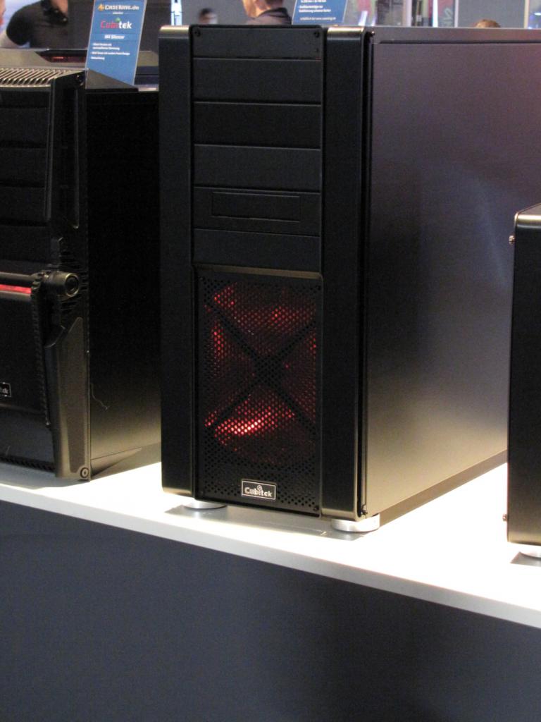 [17/08/2011] Gamescom Cubitek Gehaeuse 7412