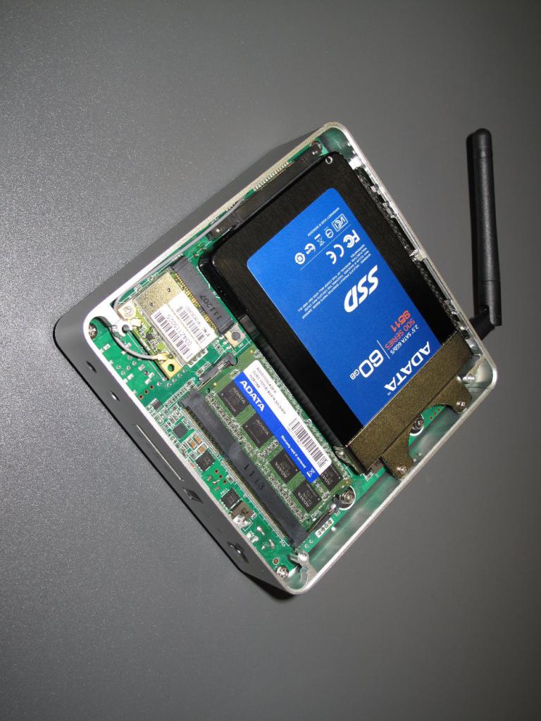 [20/08/2011] Mini-ITX-Llano-Board von Zotac (8)