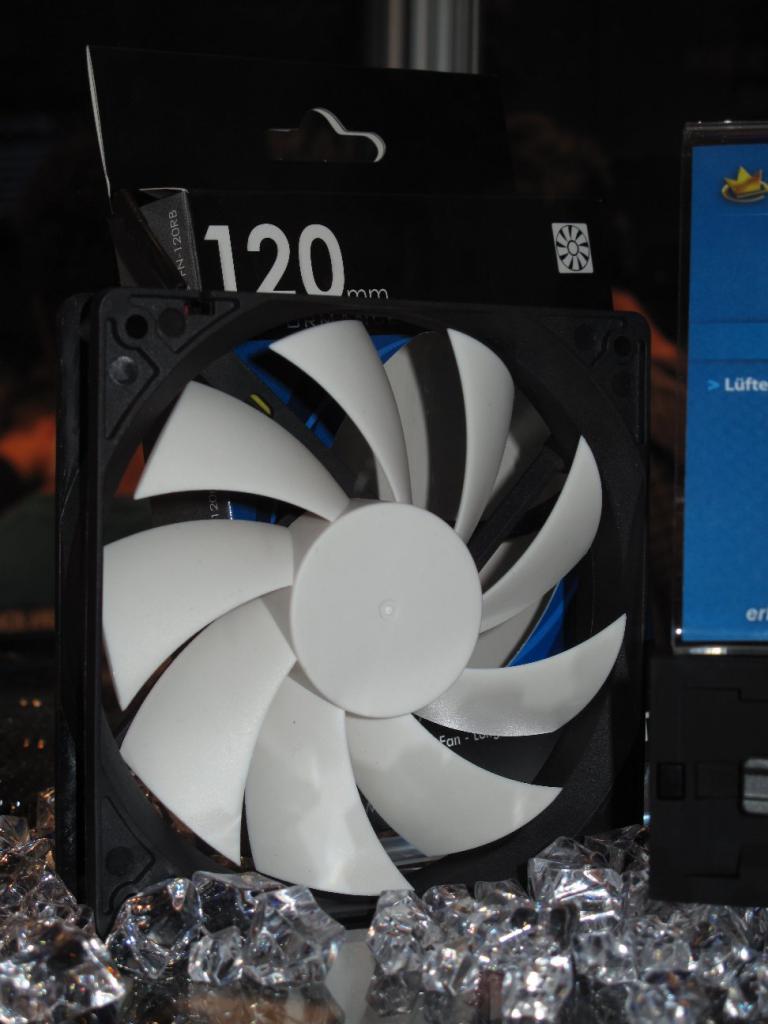 [20/08/2011] NZXT FN-140 Gehäuse-Lüfter (13)