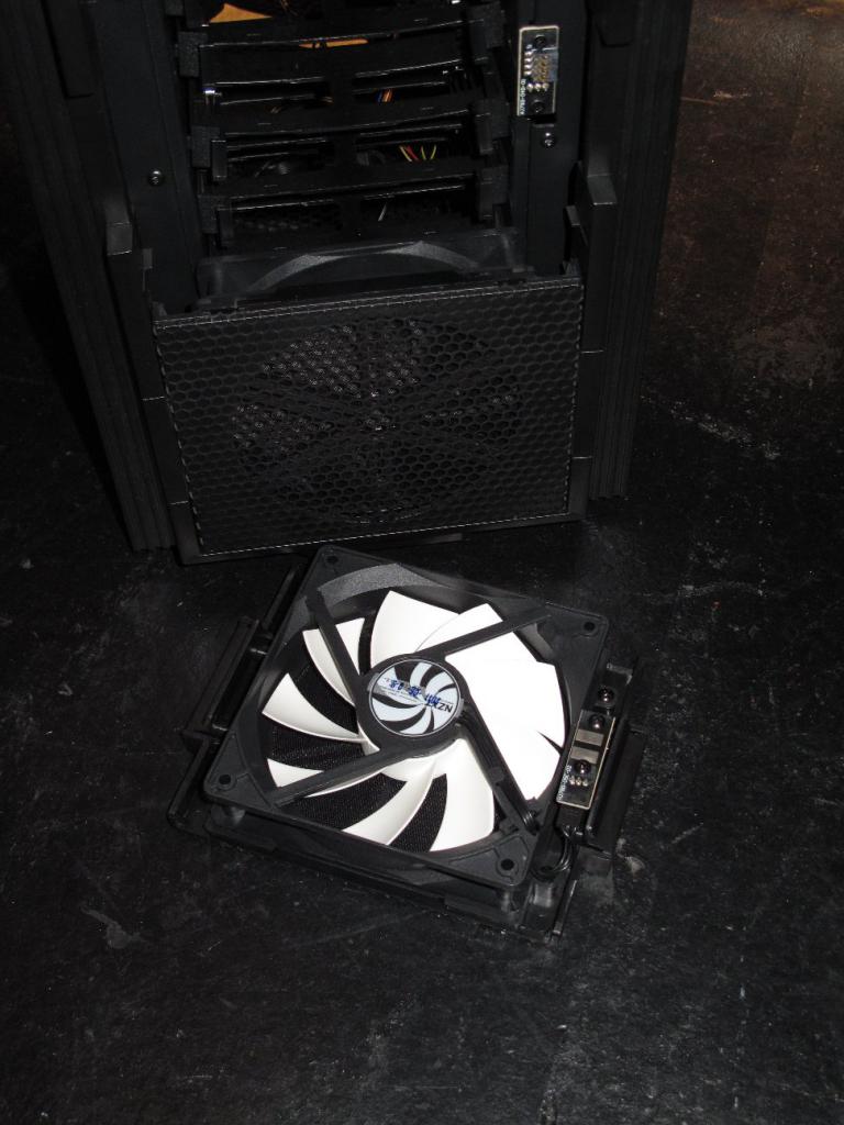 [20/08/2011] NZXT Tempest 410 (19)