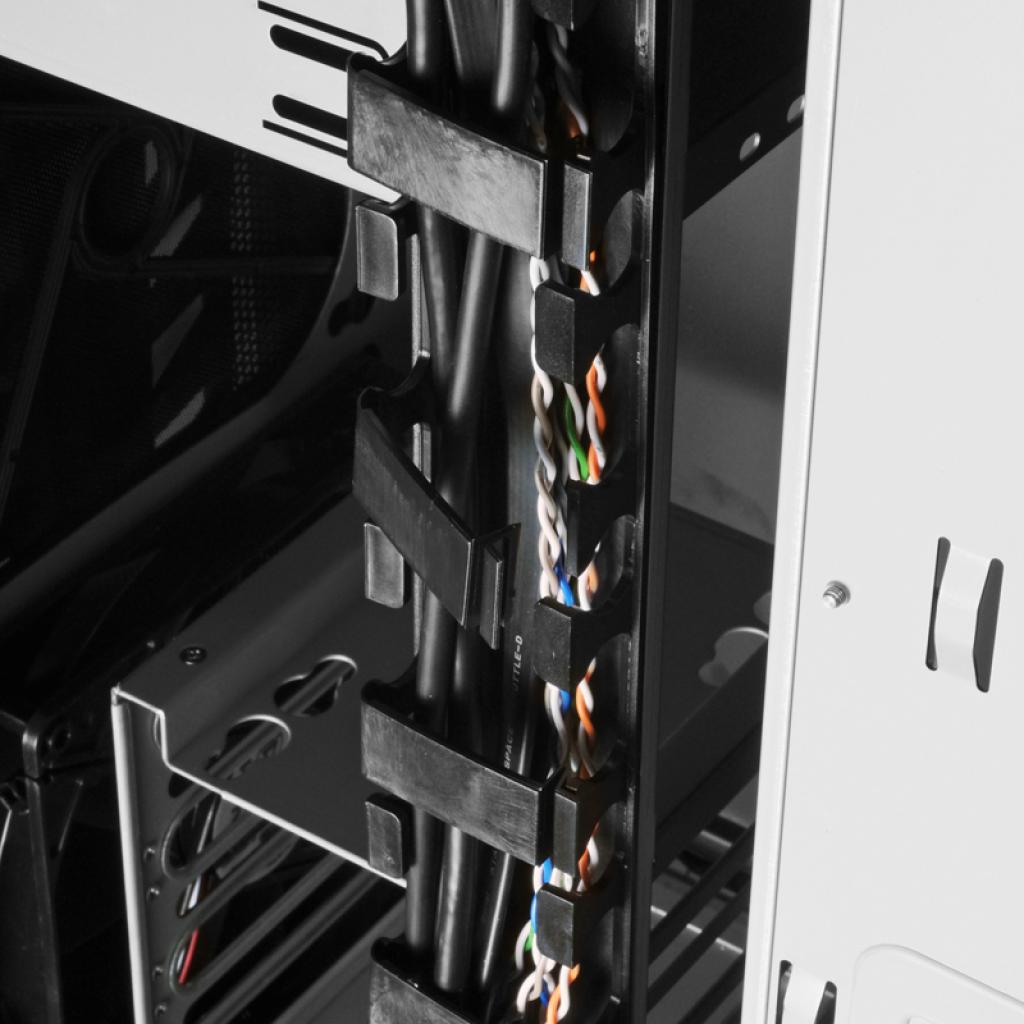 [30/08/2011] Lancool PC-K9: Gehäuse mit Fokus auf werkeuglosem Design (1)