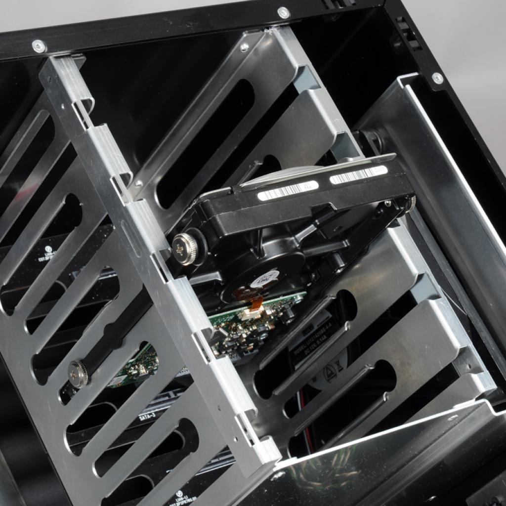 [16/08/2011] Lian Li PC Q25 Storage