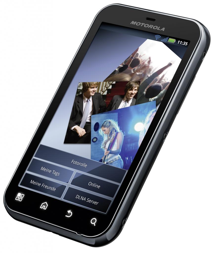 [16/08/2011] Eine gute und robuste Android-Alternative wären beispielsweise das Defy+ von Motorola (Android, im Bild) für derzeit rund 200 Euro oder das neue HTC Desire C von HTC. Da das Defy+ neben der höheren Auflösung auch den etwas größeren Bildschirm hat, würden wir technisch versierten Menschen das Defy+ ans Herz legen - mit einer speziellen Firmware kann man dann sogar Android 4.0 auf dem relativ günstigen Gerät nutzen. 