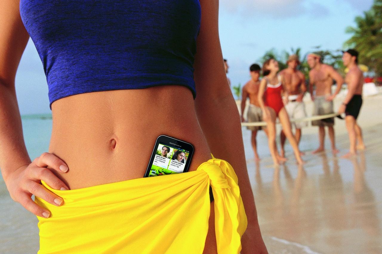 [16/08/2011] 2011 - Motorola ist einer der teuersten Aquisitionen von Google. 12,5 Milliarden USD kostet der Handy-Hersteller, der vor allem durch seine zahlreichen Patente interessant ist. Die Produktion wäre Google nun gerne wieder los.