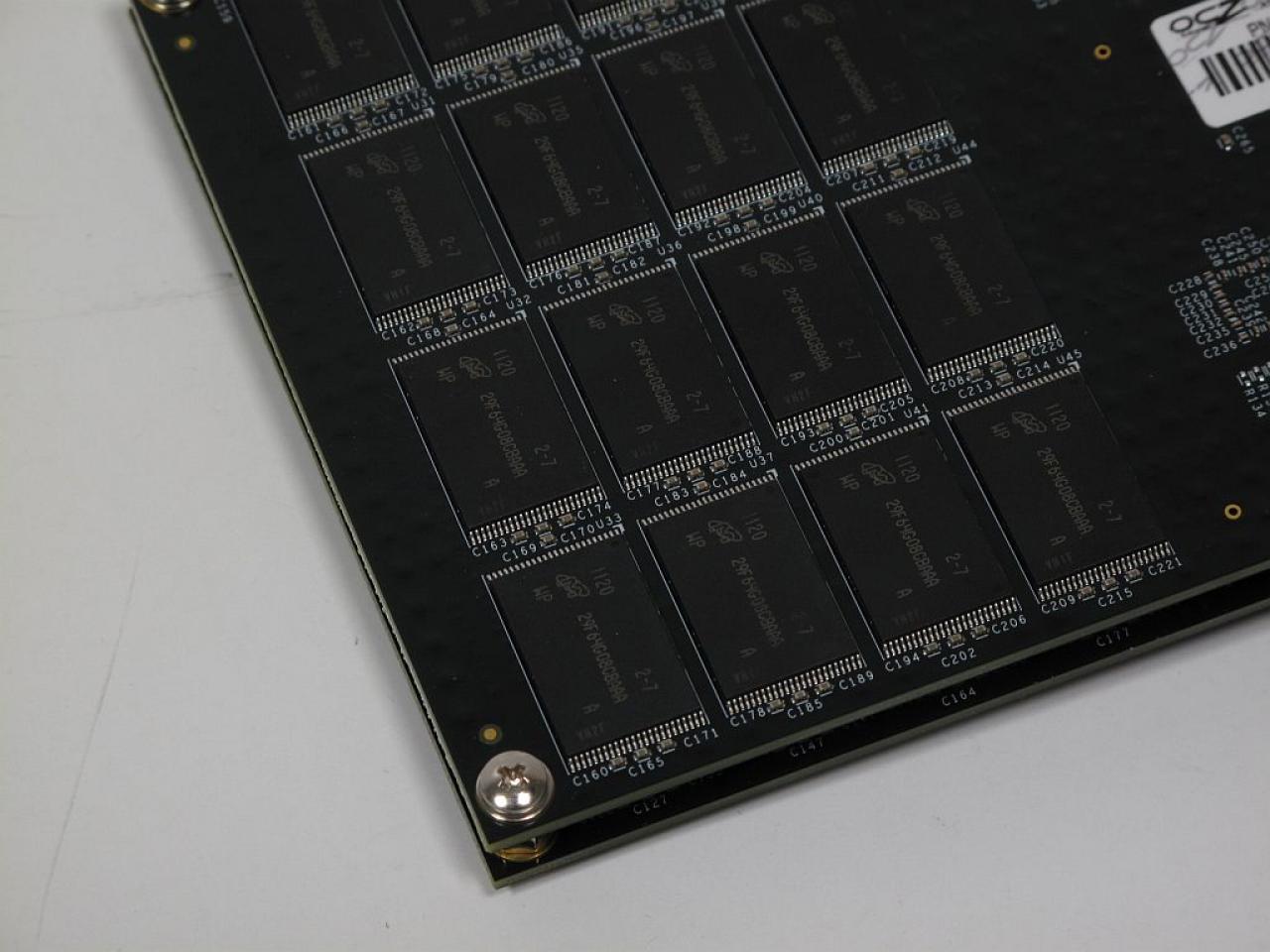 [22/08/2011] Neu im Test-Labor: OCZ Revodrive 3 X2 mit 480 GByte und VCA 2.0. (2)