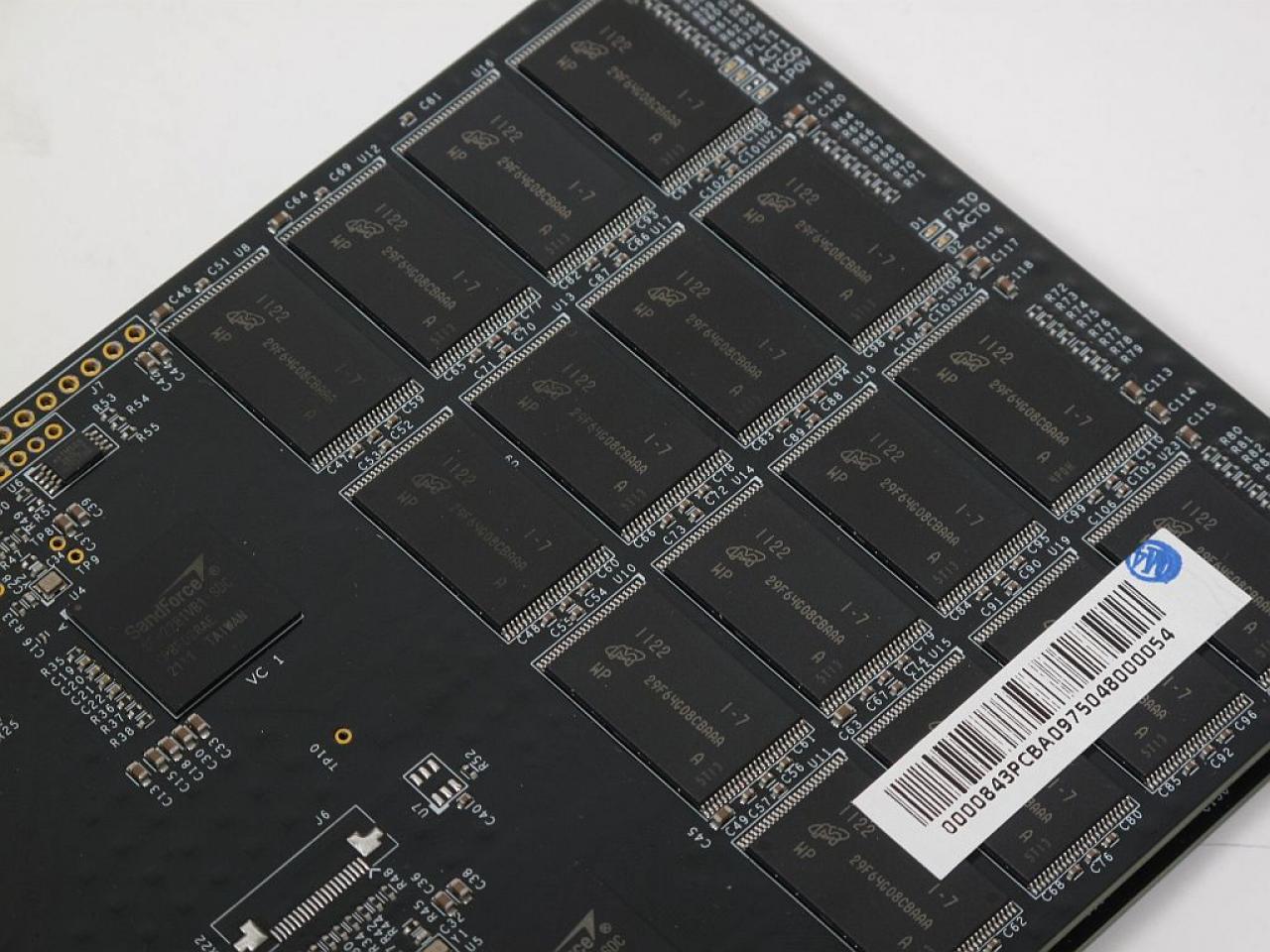 [22/08/2011] Neu im Test-Labor: OCZ Revodrive 3 X2 mit 480 GByte und VCA 2.0. (7)