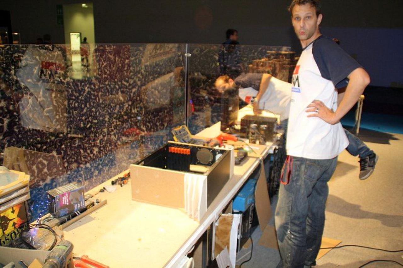 [26/08/2011] Raumschiff-Casecon von der Gamescom: In nur 24 Stunden fertig (18)