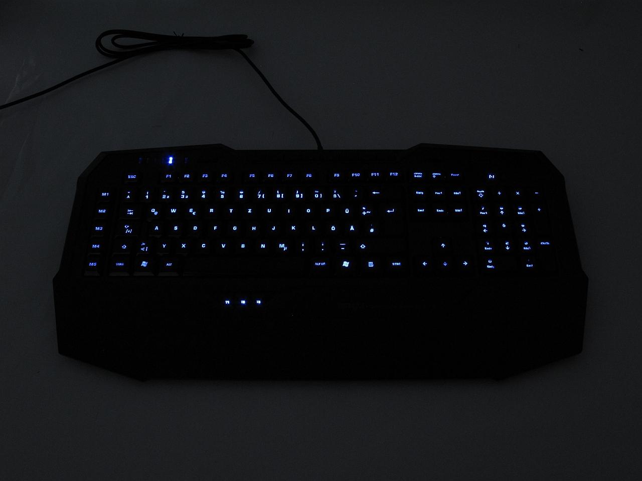 [29/08/2011] Roccat Isku Iluminated Gaming Keyboard: Makromonster im Test (6)