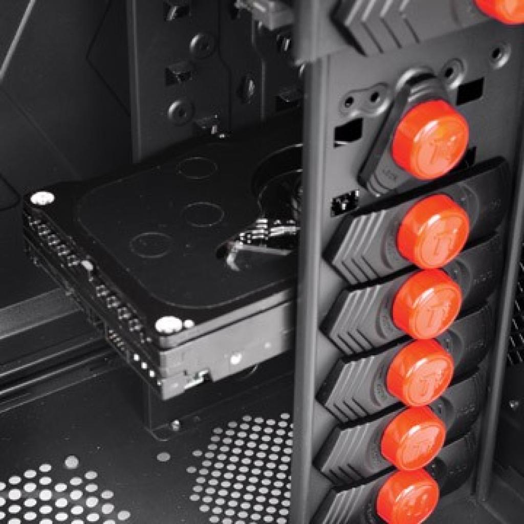 [13/08/2011] Thermaltake: Spacecraft VF-I-Gehäuse mit Raumschiff-Anleihen vorgestellt (7)