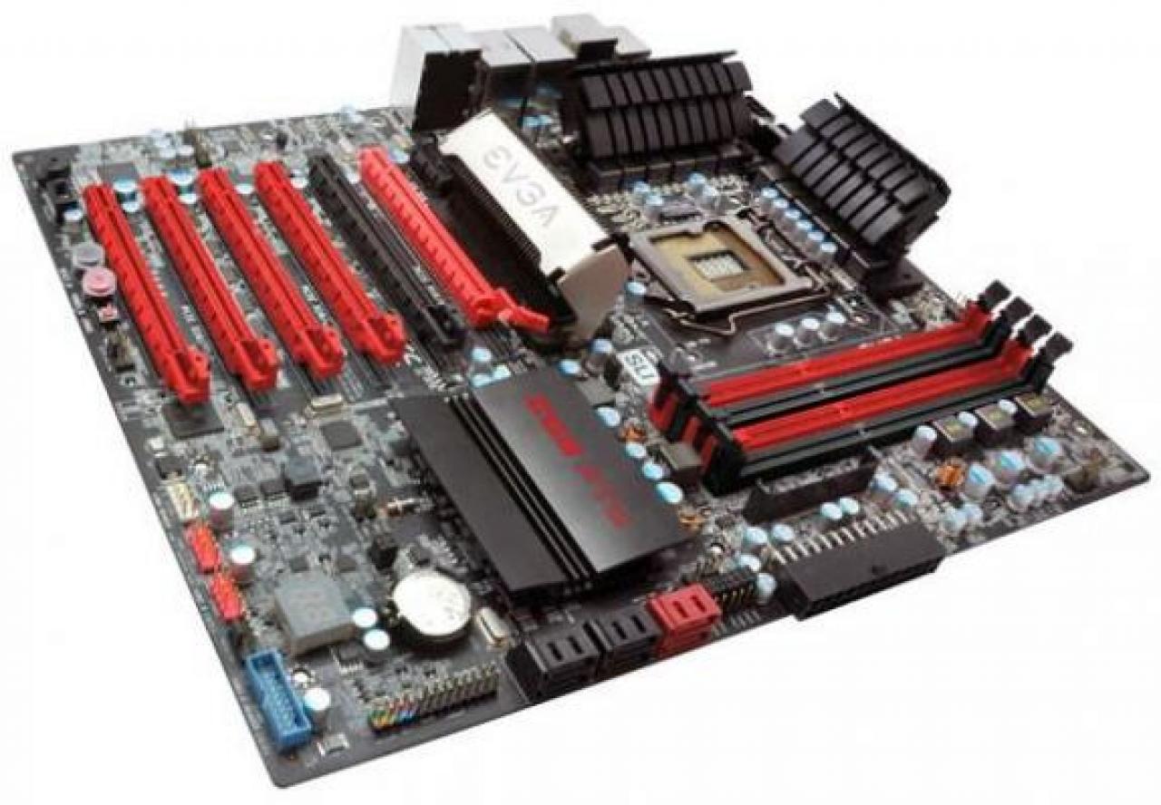 [07/08/2011] EVGA Z68-Lineup: Sämtliche Mainboards unterstützten SLI. Das FTW bietet zusätzliche Features. (2)