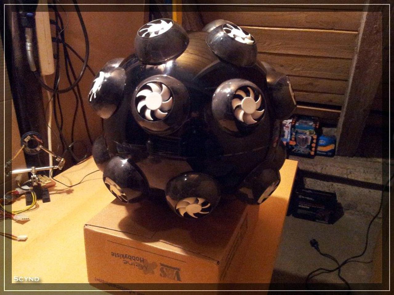 [19/08/2011] The Black Sphere: Die kugelrunde Acrylglas-Casecon (41)