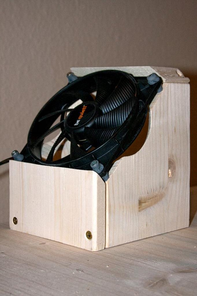[26/08/2011] Desktop Deluxe: Luxuriöser PC-Tisch im Eigenbau (6)