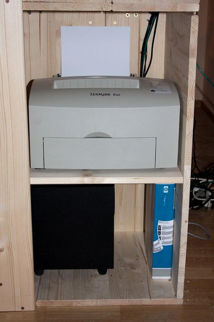 [26/08/2011] Desktop Deluxe: Luxuriöser PC-Tisch im Eigenbau (9)