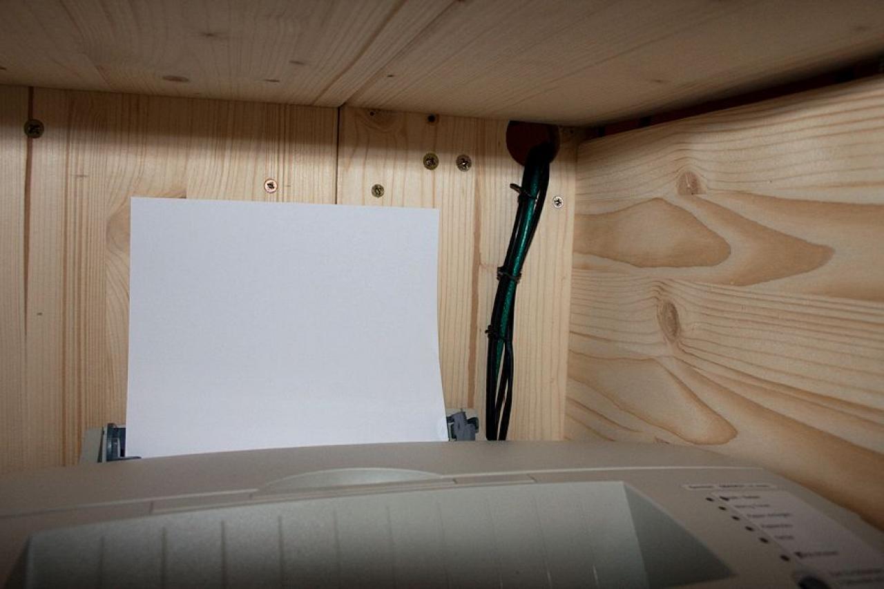 [26/08/2011] Desktop Deluxe: Luxuriöser PC-Tisch im Eigenbau (10)