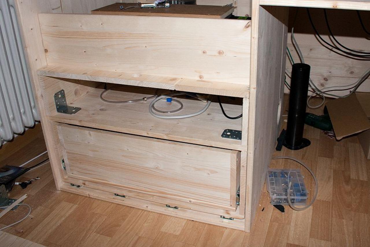 [26/08/2011] Desktop Deluxe: Luxuriöser PC-Tisch im Eigenbau (33)