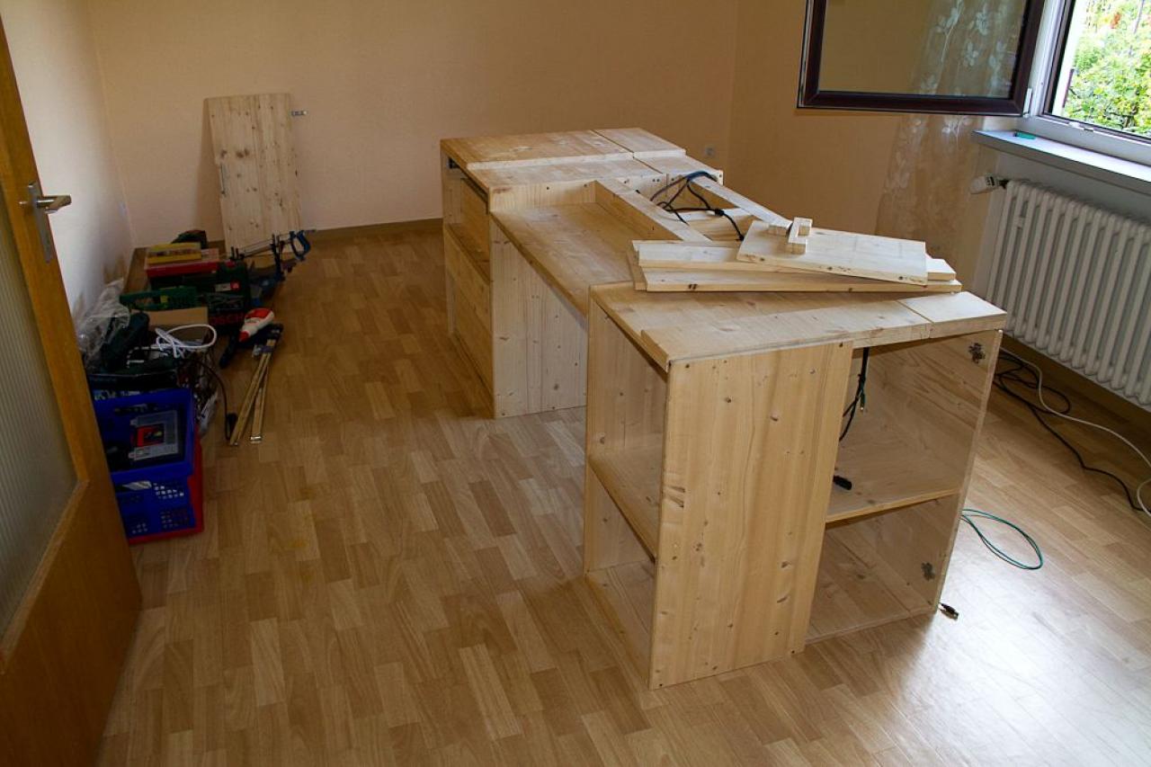 [26/08/2011] Desktop Deluxe: Luxuriöser PC-Tisch im Eigenbau (47)