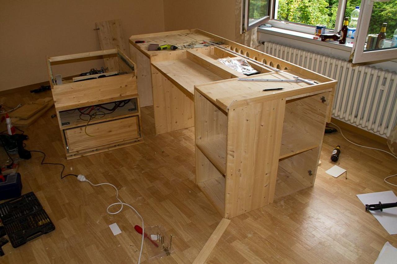 [26/08/2011] Desktop Deluxe: Luxuriöser PC-Tisch im Eigenbau (49)