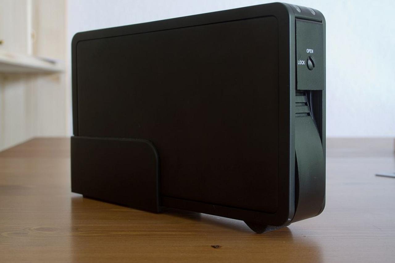 [26/08/2011] Desktop Deluxe: Luxuriöser PC-Tisch im Eigenbau (51)