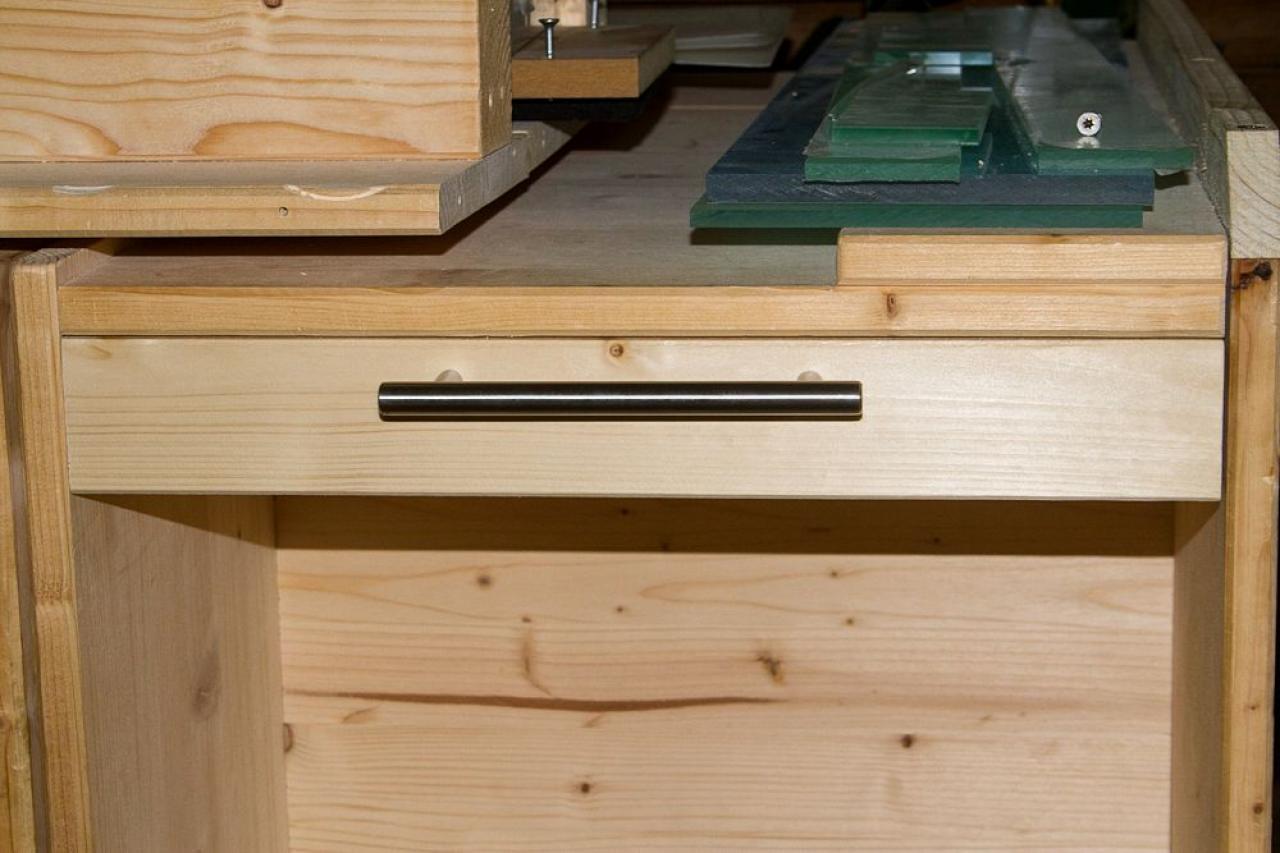 [26/08/2011] Desktop Deluxe: Luxuriöser PC-Tisch im Eigenbau (57)