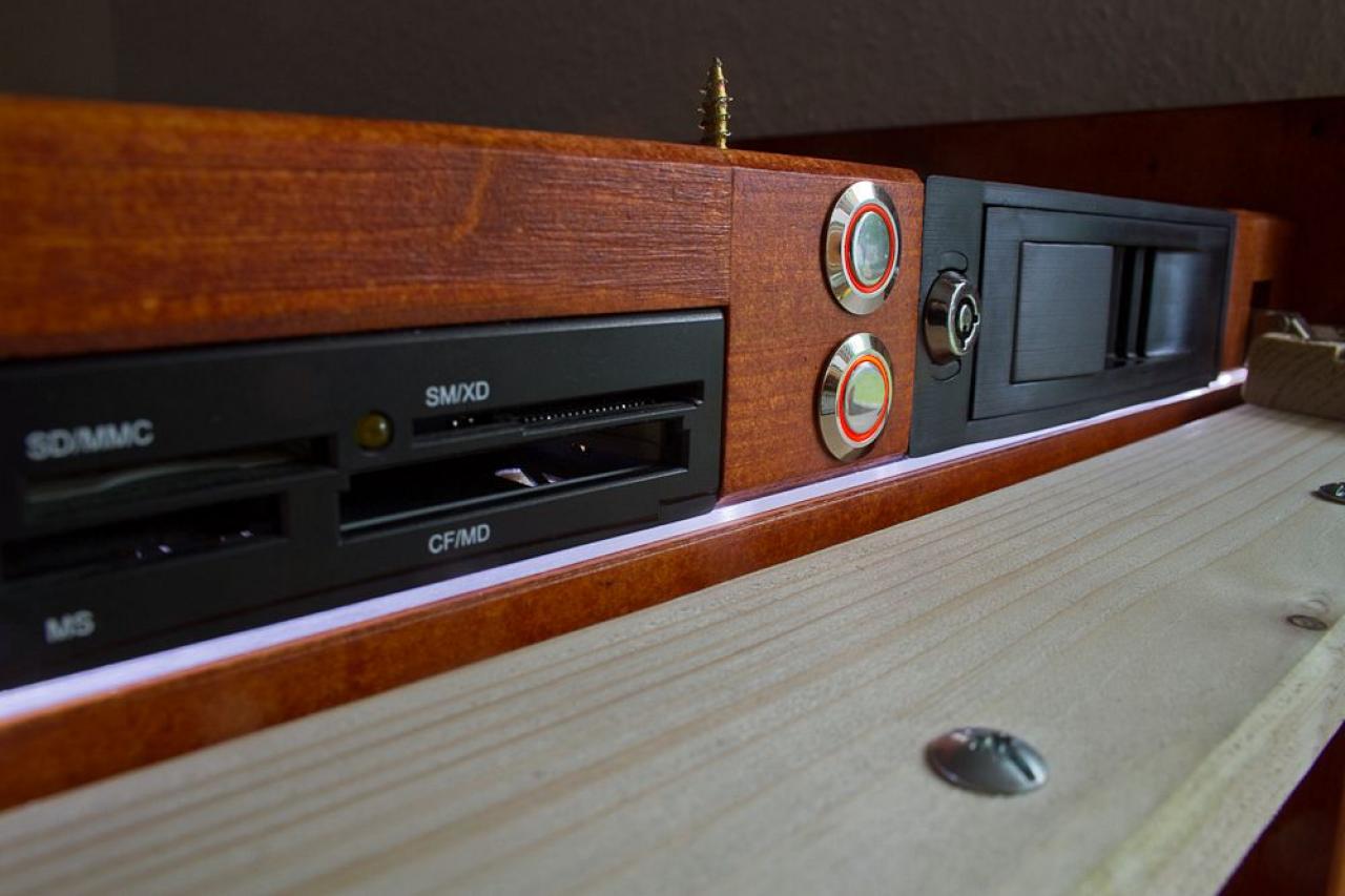 [26/08/2011] Desktop Deluxe: Luxuriöser PC-Tisch im Eigenbau (66)