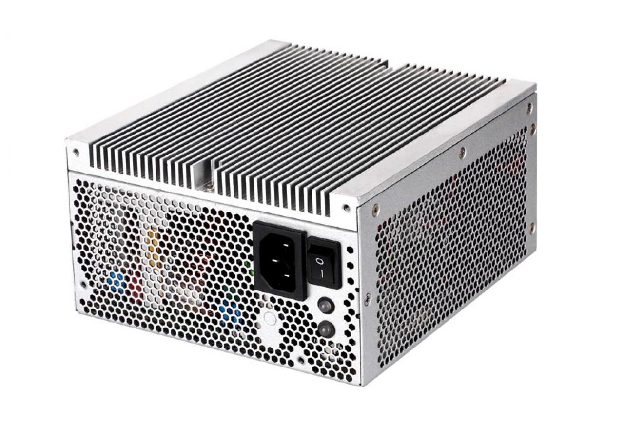 [02/08/2011] Silverstone Nightjar ST50NF: Lüfterloses Netzteil mit 500 Watt (2)