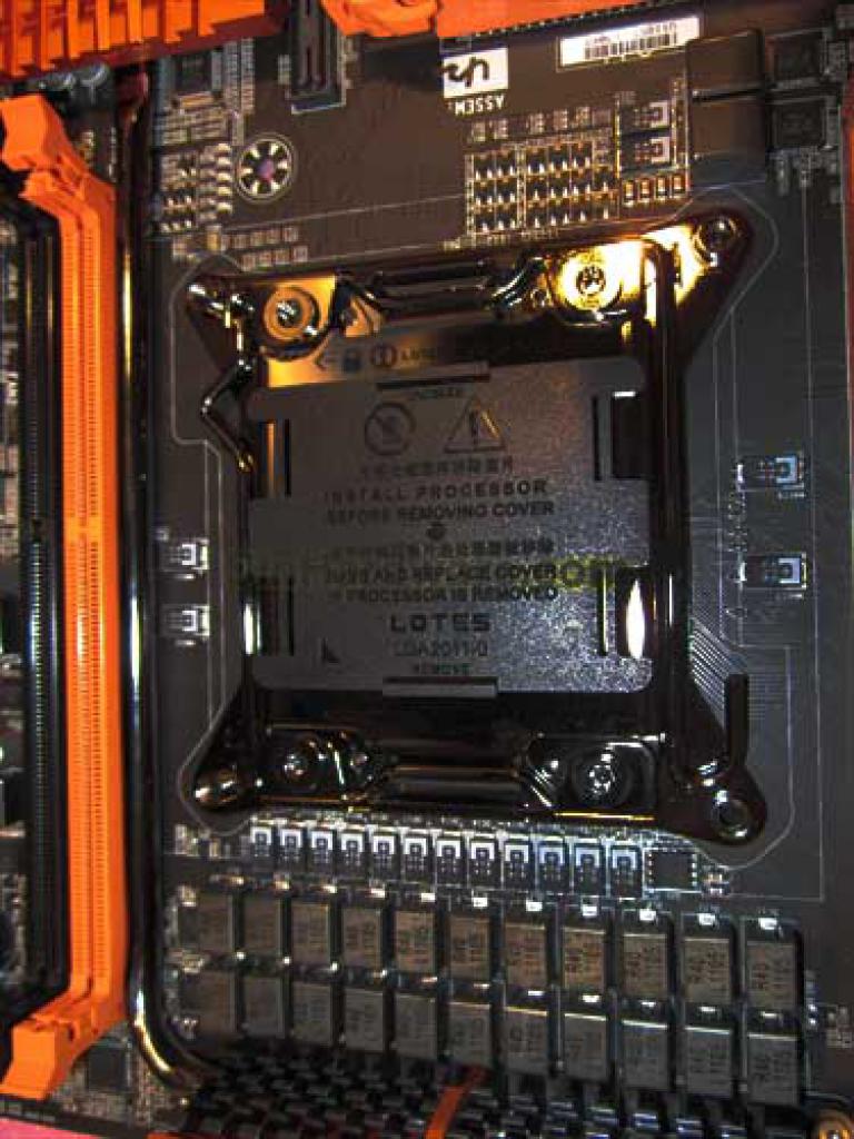 [14/09/2011] Gigabyte X79-Mainboards auf dem IDF (13)