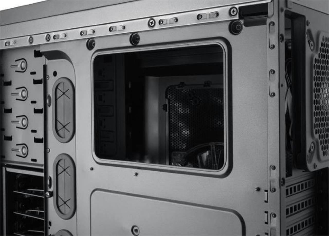 [09/09/2011] Bilder des Corsair Carbide 500R (3)