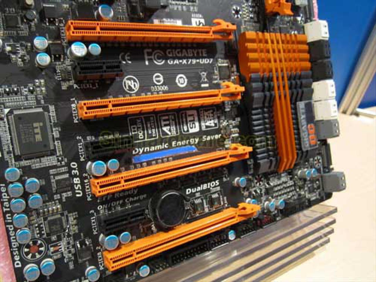 [14/09/2011] Gigabyte X79-Mainboards auf dem IDF (6)