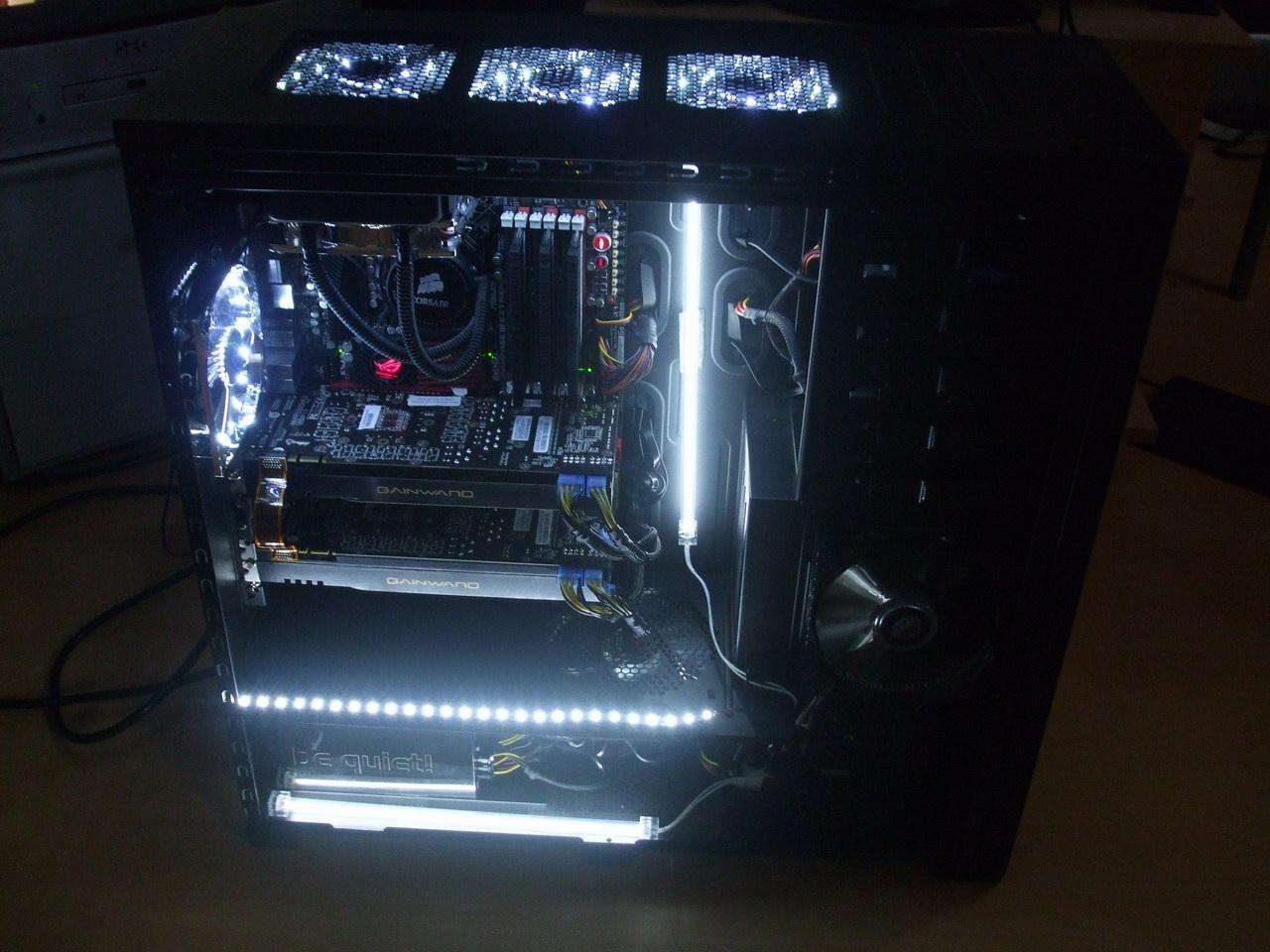 [19/09/2011] PCs im Industrie-Look, von Eis umhüllt und mit Kirmes-Beleuchtung (263)
