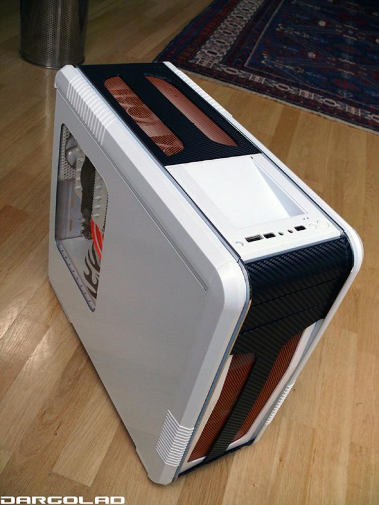 [19/09/2011] PCs im Industrie-Look, von Eis umhüllt und mit Kirmes-Beleuchtung (265)