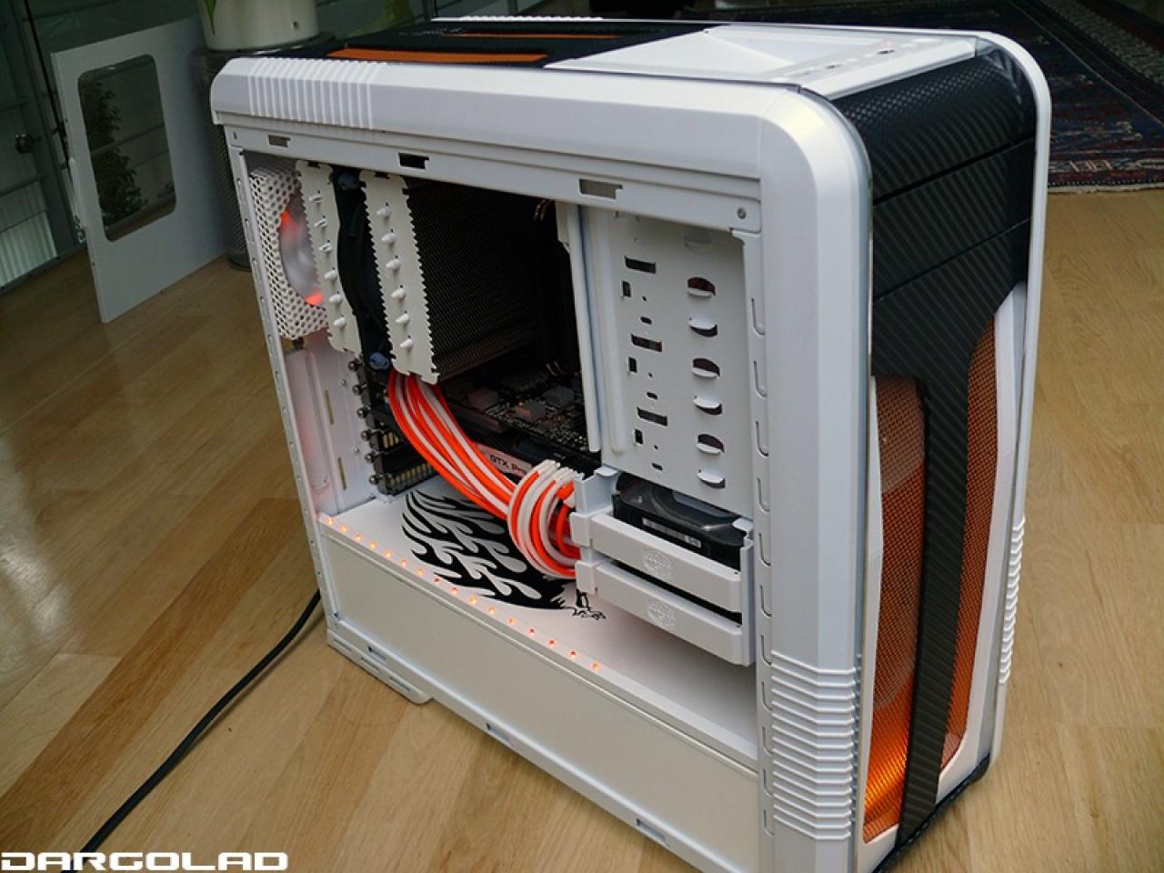 [19/09/2011] PCs im Industrie-Look, von Eis umhüllt und mit Kirmes-Beleuchtung (266)
