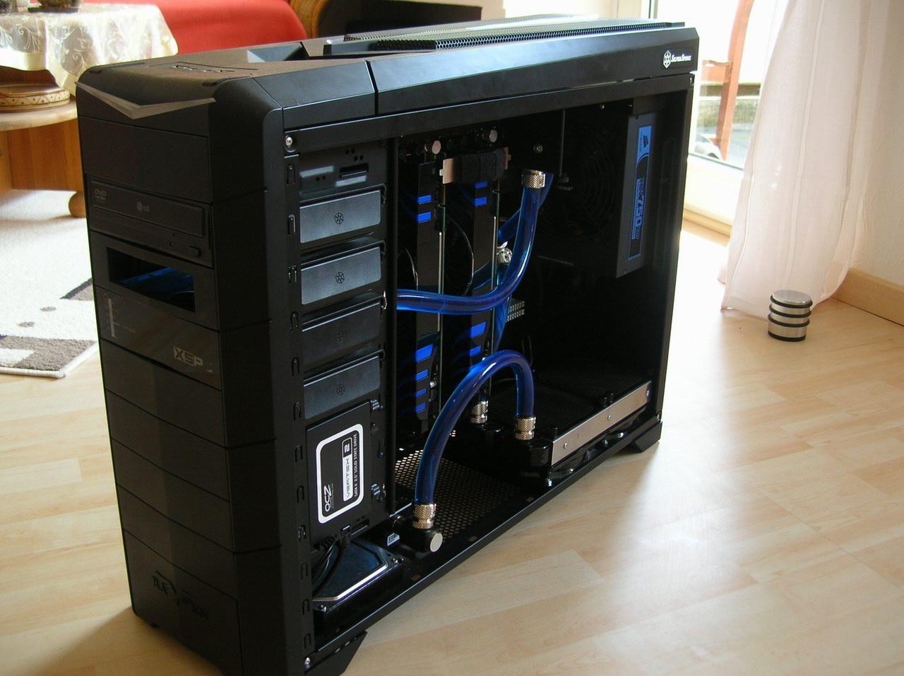 [19/09/2011] PCs im Industrie-Look, von Eis umhüllt und mit Kirmes-Beleuchtung (268)